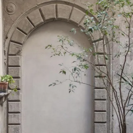 Casa Pace, A Burghesius アパート *
