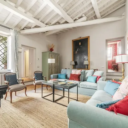 Casa Pace, A Burghesius 公寓