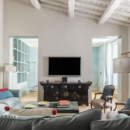 Casa Pace, A Burghesius 公寓