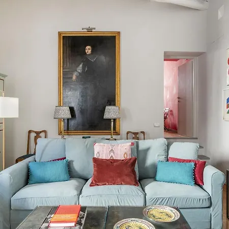 Casa Pace, A Burghesius Roma