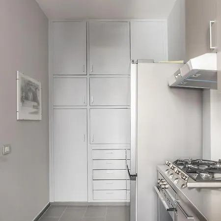 Casa Pace, A Burghesius Roma